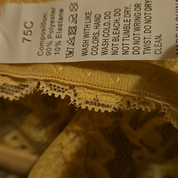 Elegant Cream and Blue Lace Lingerie Set - Picture 7 of 7